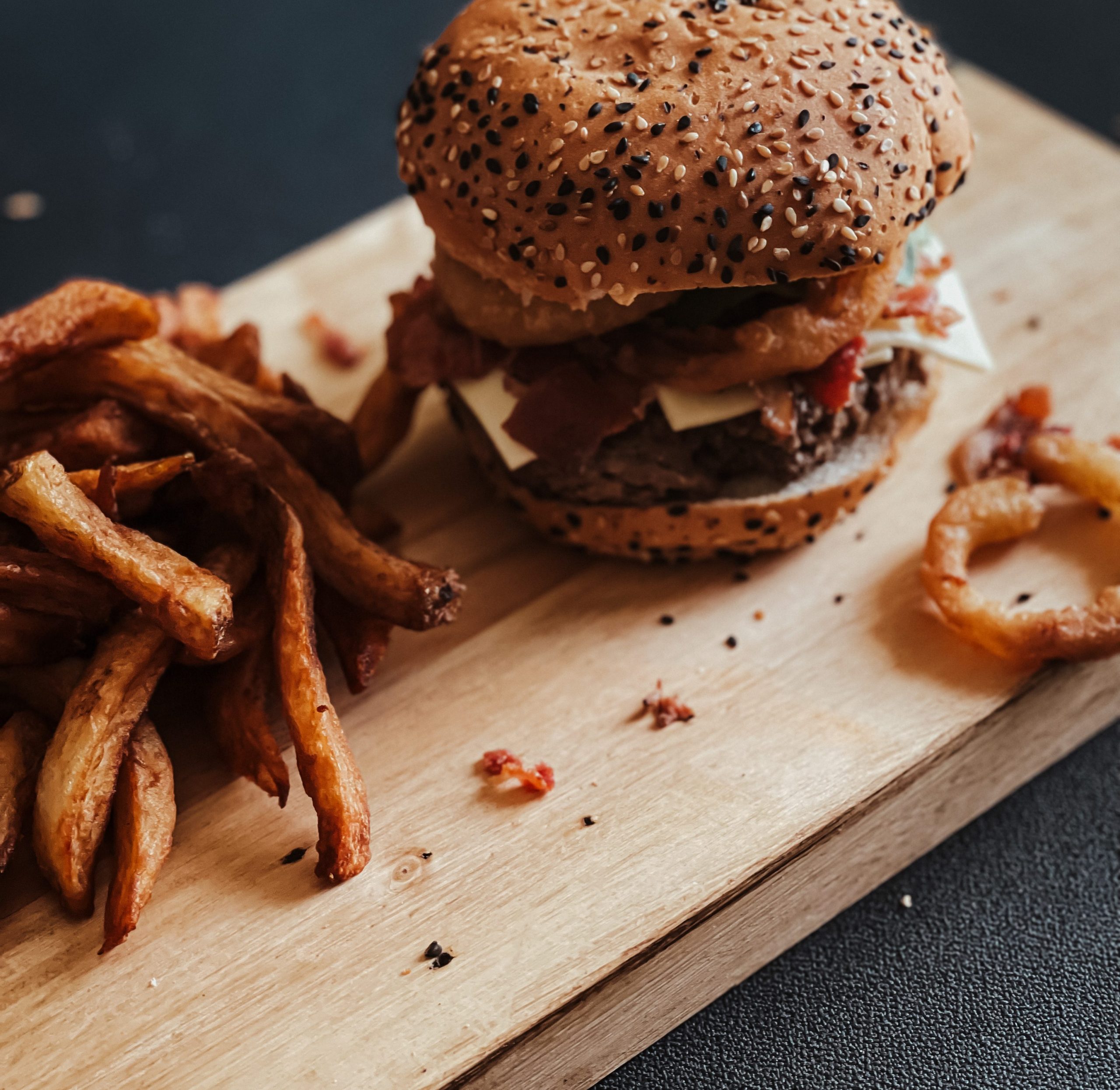 Burger-gourmand-scaled-aspect-ratio-264-257