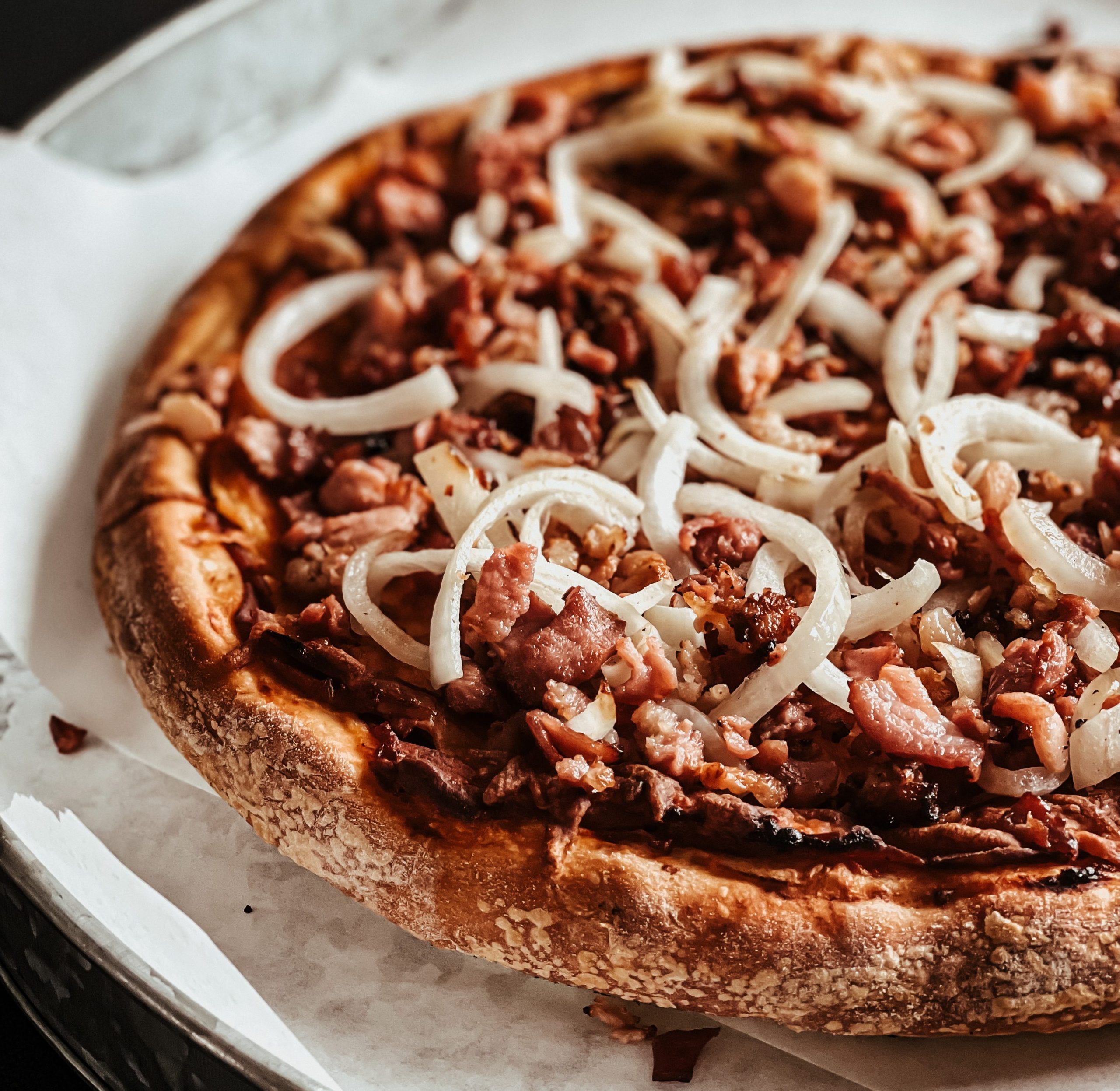 Pizza-bacon-oignon-2-scaled-aspect-ratio-264-257